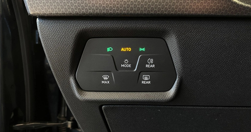 Seat Leon cena 86900 przebieg: 35850, rok produkcji 2022 z Wrocław małe 232